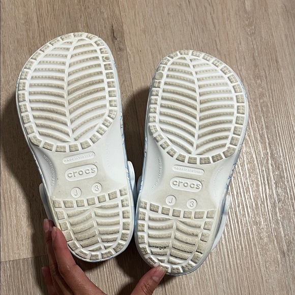 CROCS Cinnamoroll White Kids Clogs - Picture 6 of 9